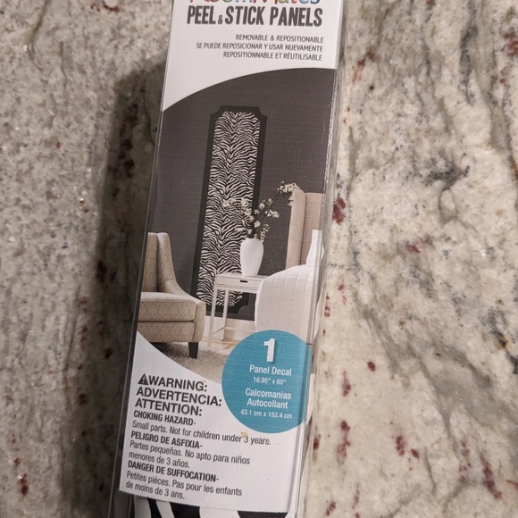 Peel and Stick Zebra Bordered Wallpaper PANEL Animal Print Decal Roommates NEW - Picture 7 of 8